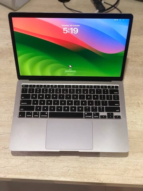 Apple MacBook Air 2020 13 inch core i5 3