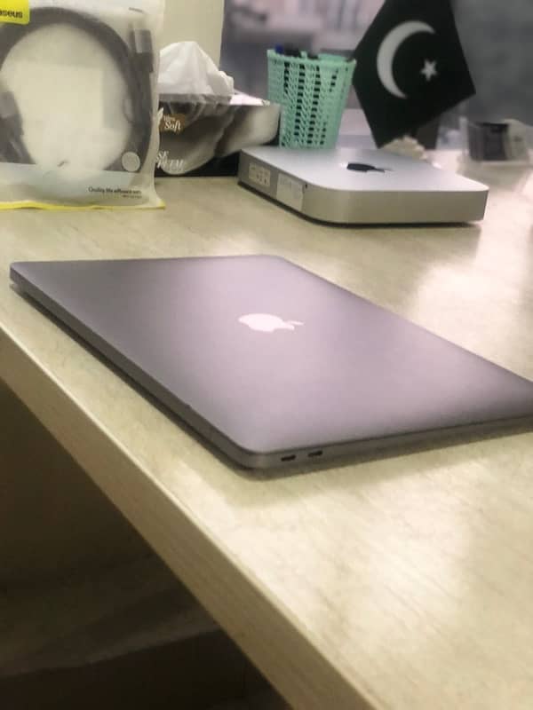 Apple MacBook Air 2020 13 inch core i5 4