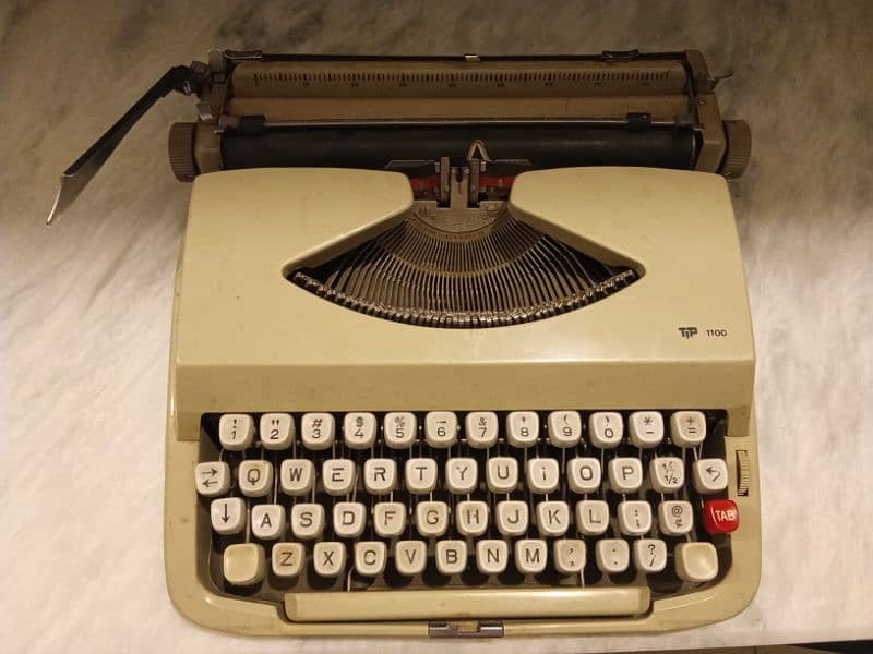 antique type writer 0