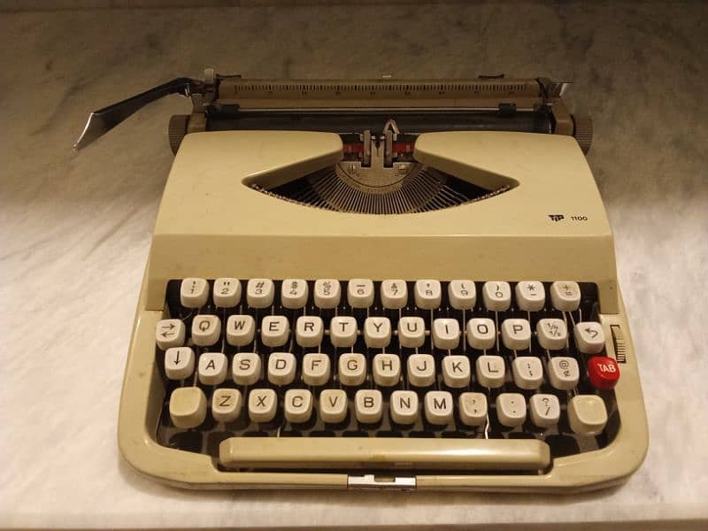 antique type writer 1