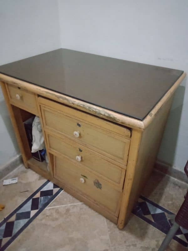 office tables and chair on sale 4