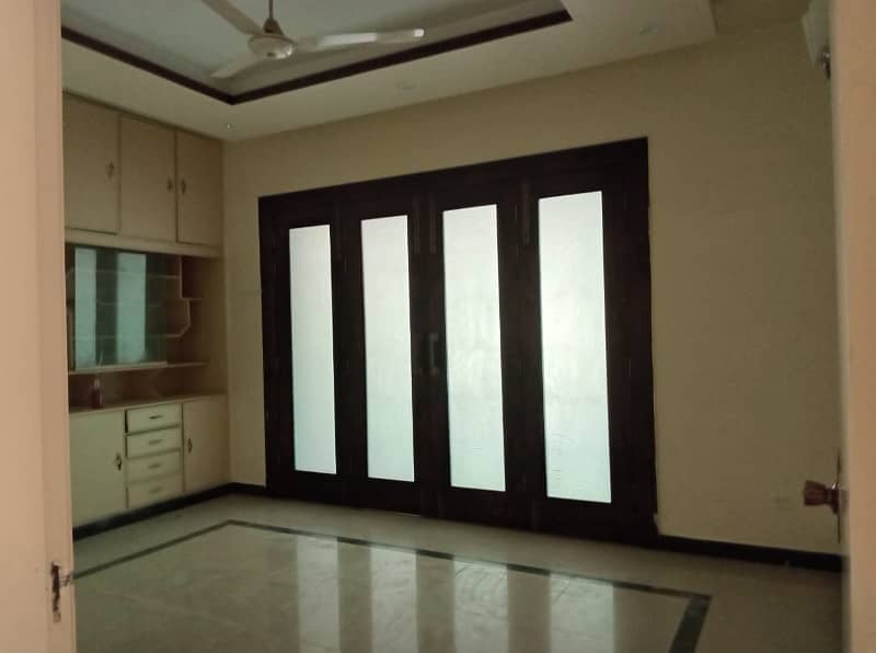 01 KANAL DESIGNER LUXURY UPPER PORTION AVAILABLE FOR RENT 6