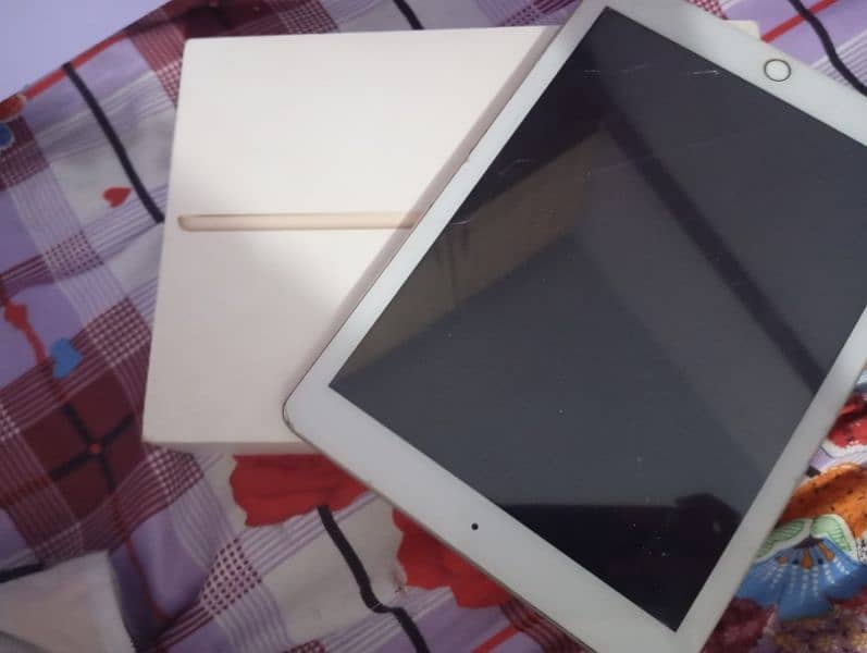 iPad 5th generation 32gb 1