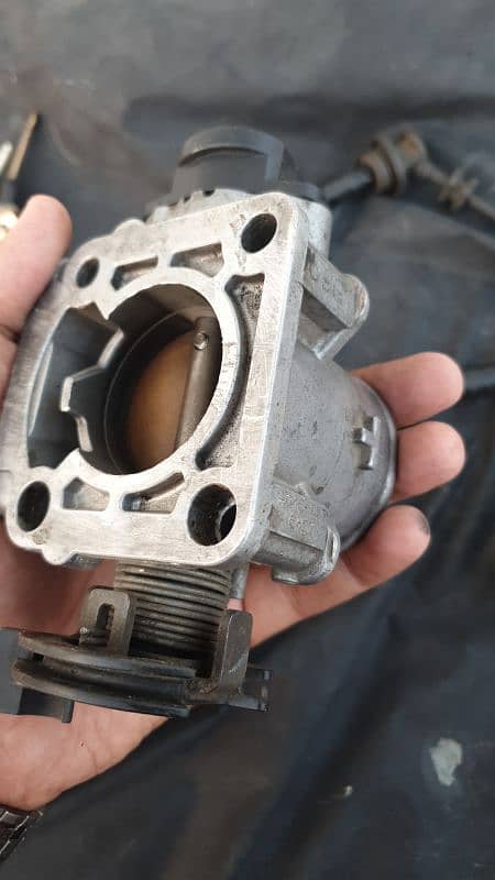 Suzuki Liana Original Throttle Body and a Coil Original Denso. 5