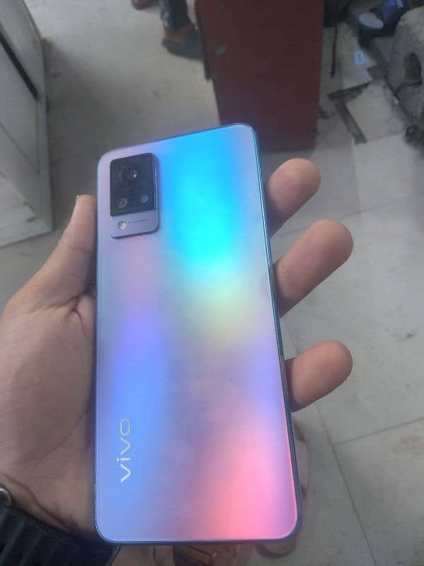 vivo v21 10/10 total geniune ha with box and charger 1