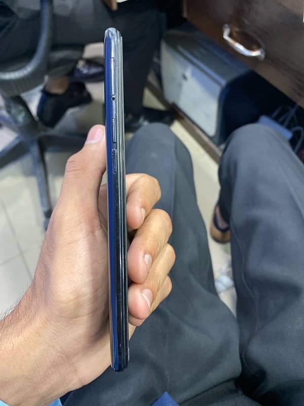 galaxy a10s 2/32 condition 10/9 koi masla ni only mobile 3