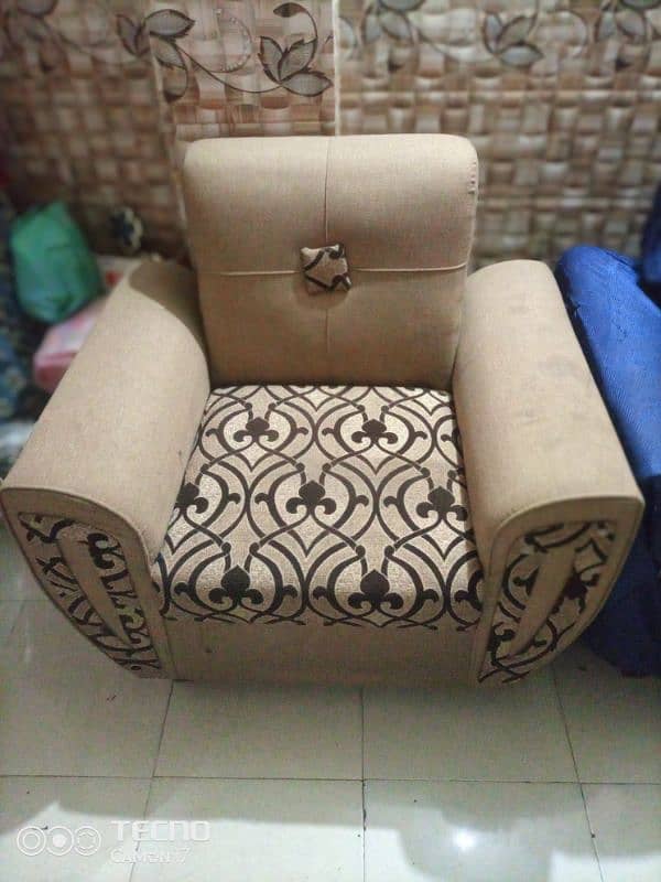 urgent sale sofa 5 pix 1