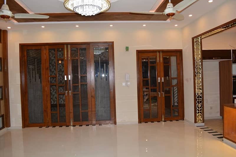 10 Marla Like Brand New House With Gas Available For Rent In Bahria Town Lahore. 12