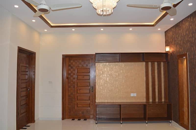 10 Marla Like Brand New House With Gas Available For Rent In Bahria Town Lahore. 16