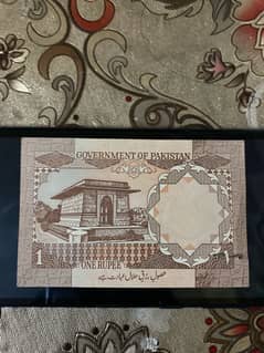 old 1 rupess note available in original condition 10/10  only 2 pieces