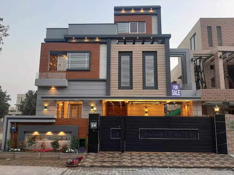 MODERN DESIGN 10 MARLA HOUSE FOR SALE IN GOOD LOCATION OF BAHRIA TOWN LAHORE 0