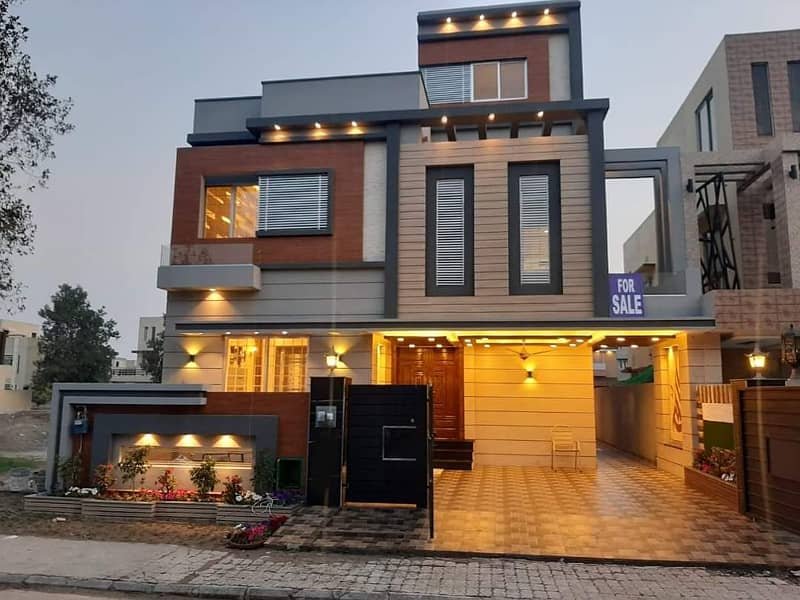 MODERN DESIGN 10 MARLA HOUSE FOR SALE IN GOOD LOCATION OF BAHRIA TOWN LAHORE 1