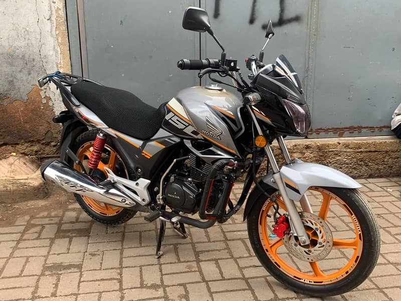 HONDA CB 150f JUST LIKE NEW 4