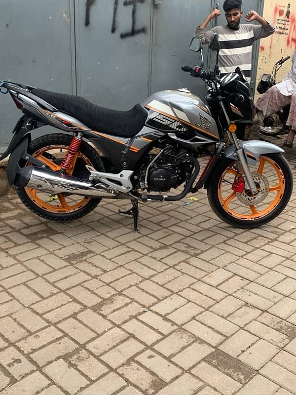 HONDA CB 150f JUST LIKE NEW 6