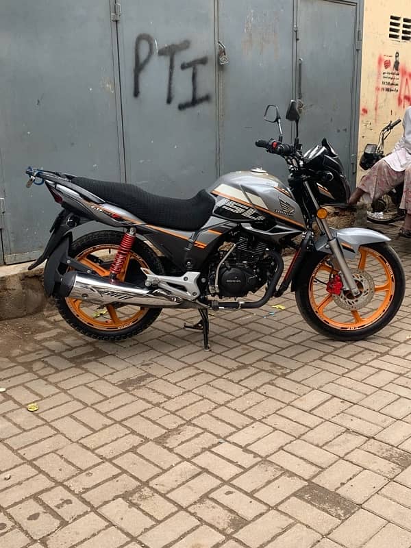 HONDA CB 150f JUST LIKE NEW 8