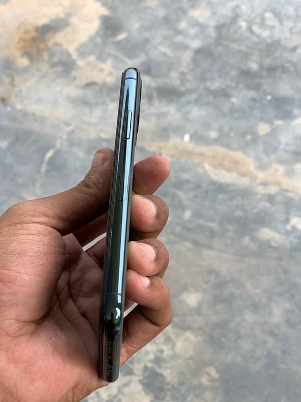 Iphone 11 pro midnight Green 256  bh 76% 3