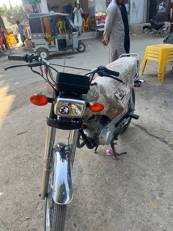 Honda CG125 2019 Hydrabad Golden Number 4