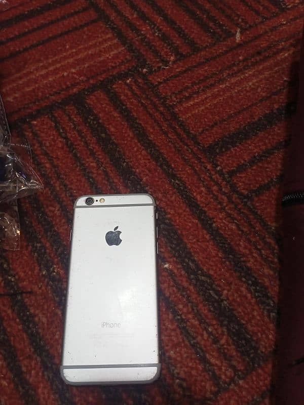 iphone 6 64 sliver colour   phone ok only screen a minimum fault Bakik 5