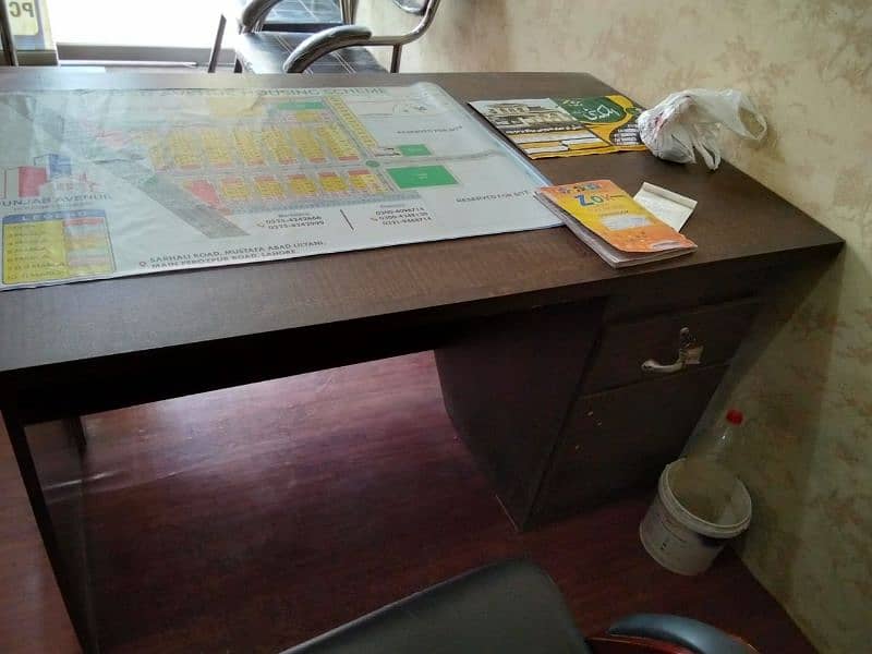 Property office Table & Chair 2