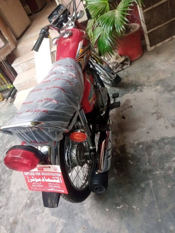 honda 125 red 8