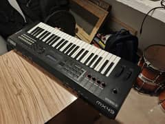 Yamaha MX-49 keyboard