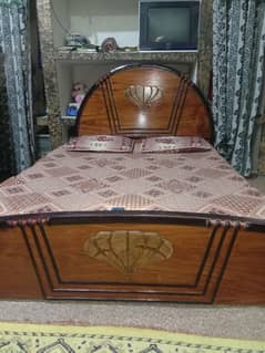 Double bed queen size