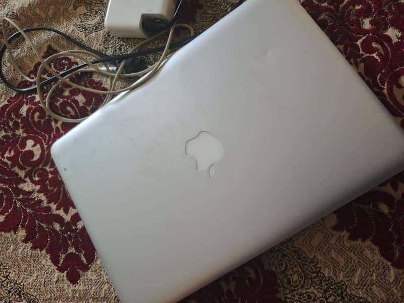 Macbook pro 2012 mid 13 inches 1