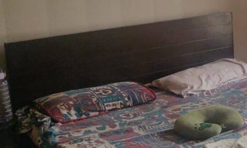 Bed with mattress for sale 4