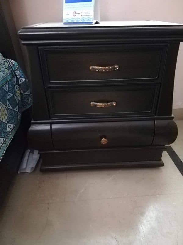 moving out sale (complete bedroom set) 2