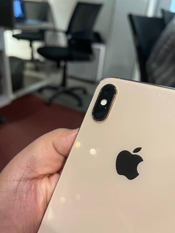 Iphone Xs Max Gold Colour 1