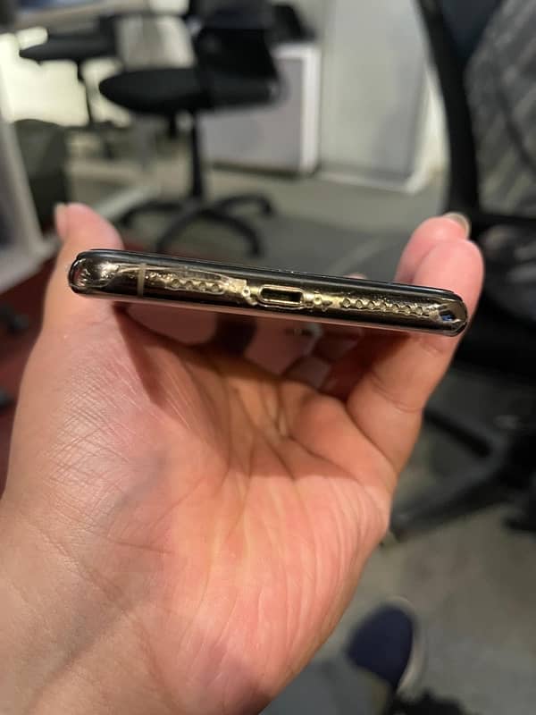 Iphone Xs Max Gold Colour 2