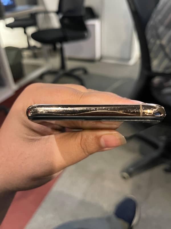 Iphone Xs Max Gold Colour 4