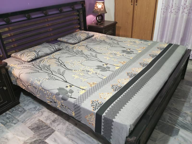 15 New Designs of King Size Double Bedsheets 12