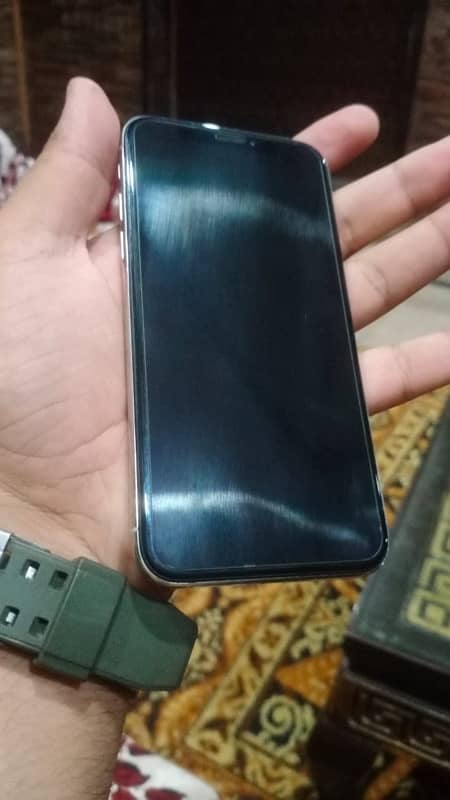 iPhone  xs 64 non pta E sim time available 2