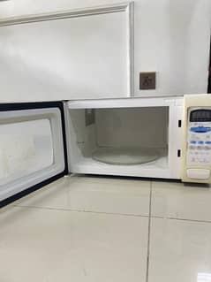 Dawlance Microwave and oven