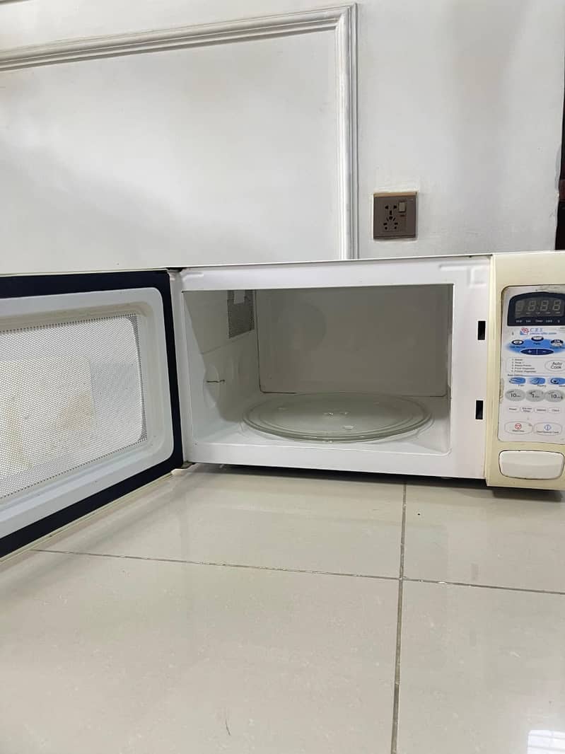 Dawlance Microwave and oven 0