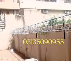 Razor wire /Chainlink Fence/ Barbed Wire Security Fence Weld mesh