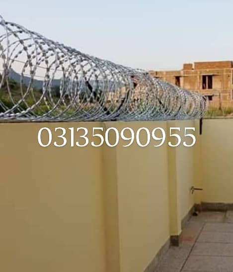 Razor wire /Chainlink Fence/ Barbed Wire Security Fence Weld mesh 4