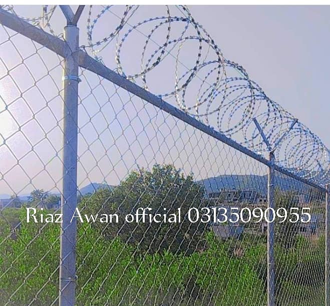 Razor wire /Chainlink Fence/ Barbed Wire Security Fence Weld mesh 10