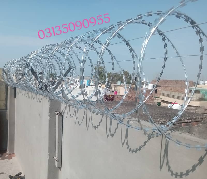 razor wire, chainlink fence , Barbed Wire Security Fence Weld mesh 2