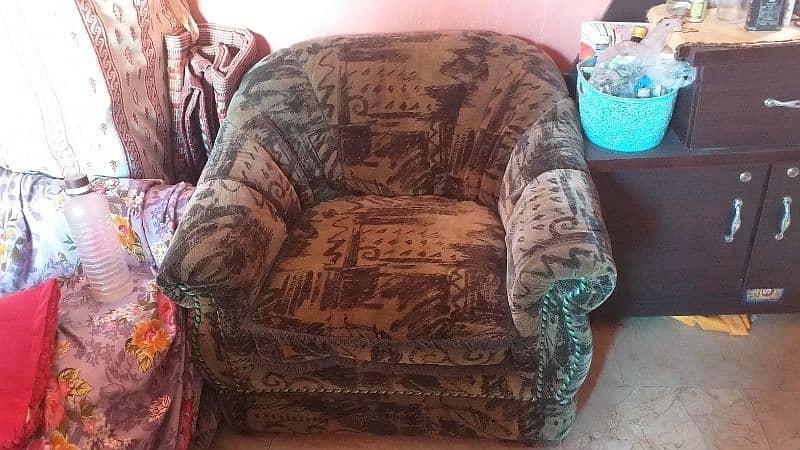 8 seater sofa set in a good condition 1