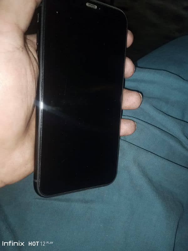 iphone XR 64 Gb 78 helth  betray Service on Black color  Okay Mobile 2