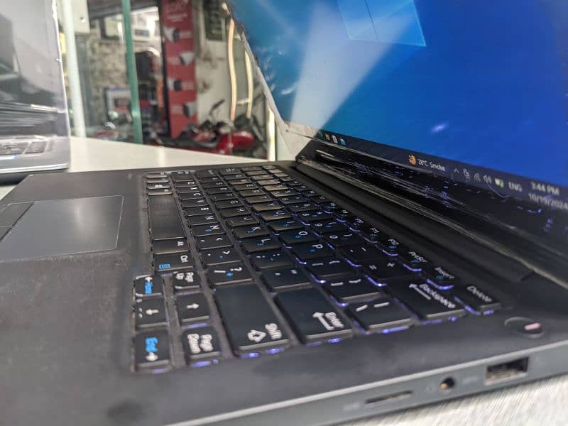 Dell latitude 7370 Core M5 6th gen 4