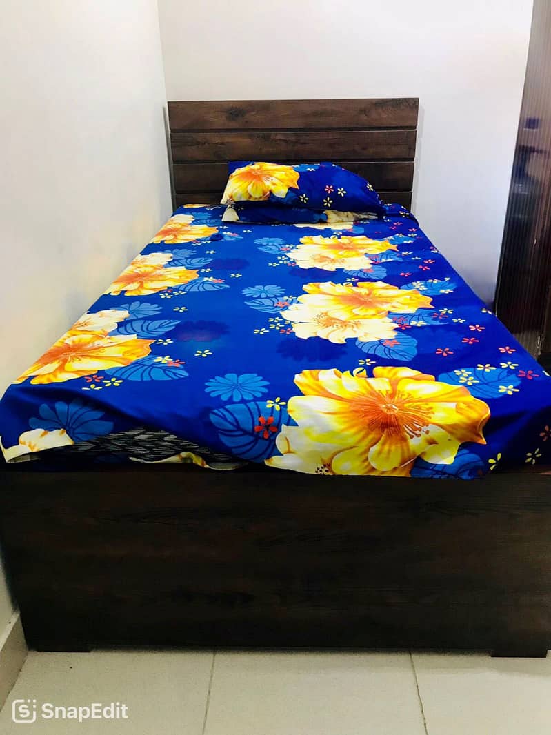 Single bed with mattress. 3