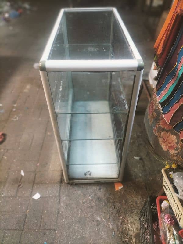 2. Aluminium counter Urgent for SALE 15k Each 3