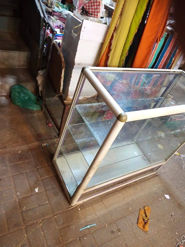 2. Aluminium counter Urgent for SALE 15k Each 5