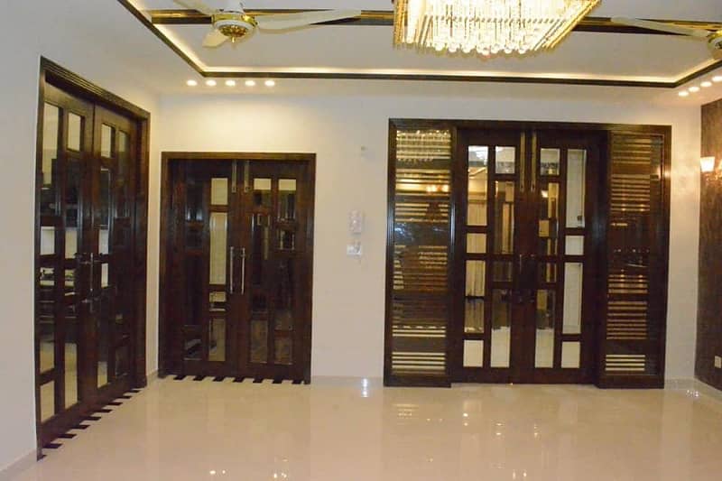 10 Marla Like Brand New House With Gas Available For Rent In Bahria Town Lahore. 14