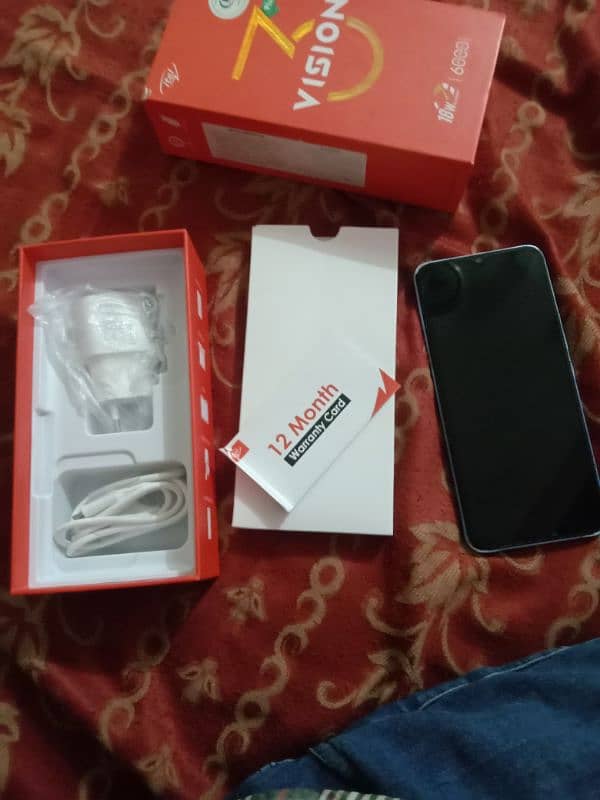 itel version 3 plus ram 4 gb 64 daba charger k Sath condition 10 0