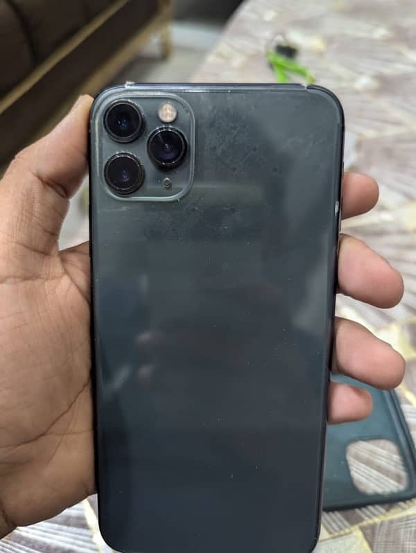 iphone 11 pro max 9/10 condition 85 health pta approved 5