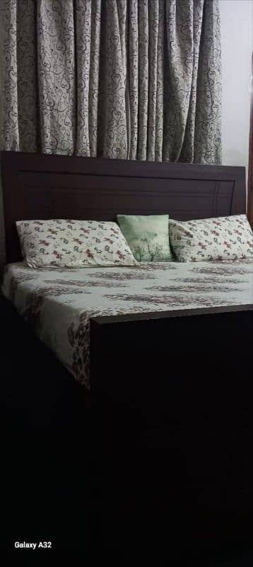 Queen bed, need of urgent sale 0